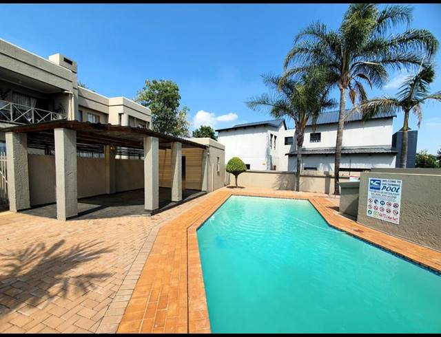 3 BEDROOM TOWNHOUSE FOR SALE IN MAGALIESKRUIN